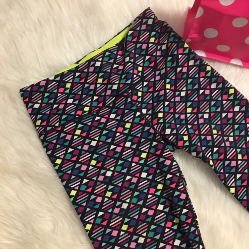 PINK VS knockout Capri leggings